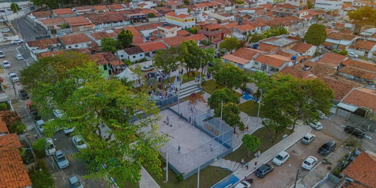 Cícero Lucena entrega nova Praça Tenente Lucena no Castelo Branco e autoriza a construção de outras cinco