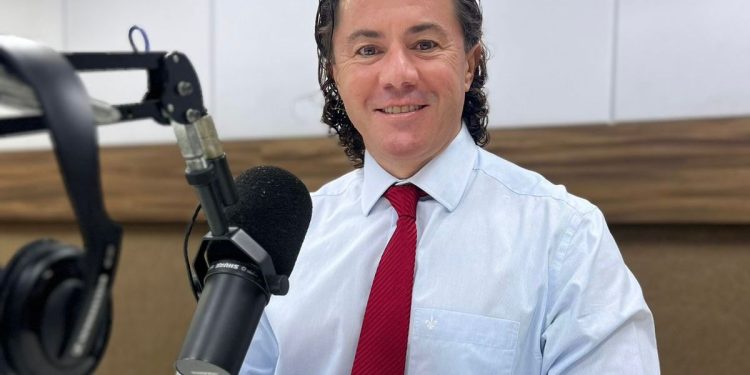 Veneziano destaca avanços e conquistas que garantiu aos Agentes Comunitários de Saúde e de Combate às Endemias em data comemorativa