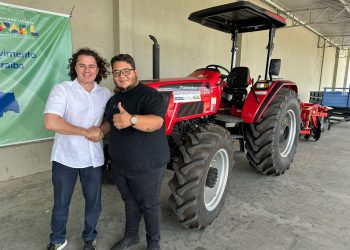 Em parceria com a Codevasf, Veneziano beneficia mais cinco cidades da Paraíba com máquinas agrícolas e carro-pipa