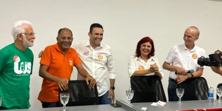 Federação PT, PV e PCdoB declara apoio a Jhony Bezerra em Campina Grande