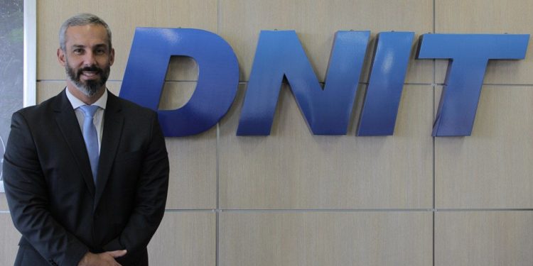 Diretor Geral do DNIT garante a Veneziano continuidade das obras de triplicação da BR 230, entre Cabedelo e Oitizeiro