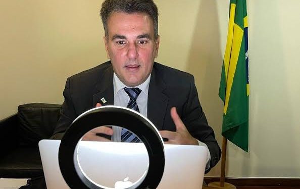 O vaidoso pastor Sérgio Queiroz virou vetor que contamina rebanhos
