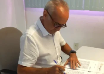 Prefeito autoriza assinatura de mais 14 contratos do programa ‘Compra Assistida’, em João Pessoa