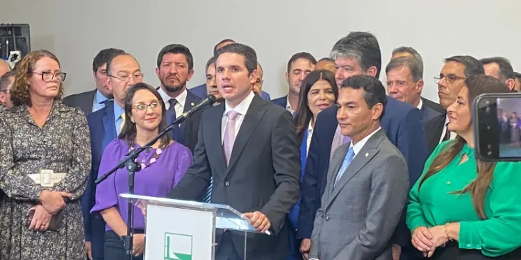 Hugo Motta recebe apoio do Podemos para a presidência da Câmara Federal