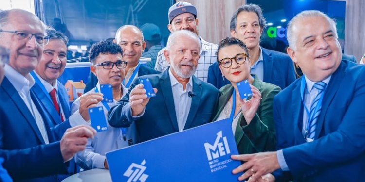 Lula amplia crédito a empreendedores: “Dinheiro não pode ficar só na mão de poucos”