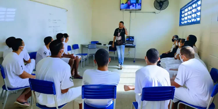 Conanda proíbe uso de armas letais em unidades socioeducativas