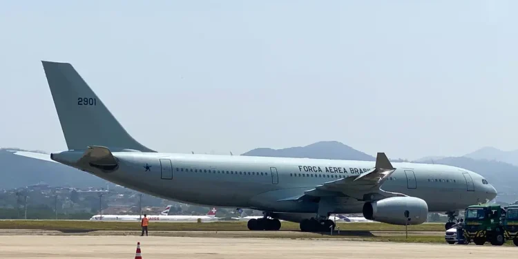 Segundo voo da Operação Cedro chega a São Paulo