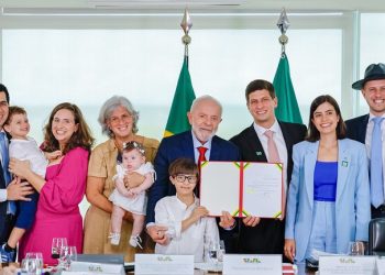 Lula sanciona lei que inclui Eduardo Campos no Livro dos Heróis