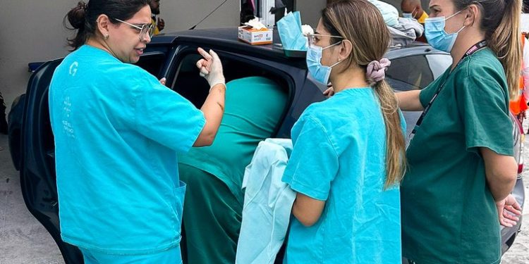 Profissionais do Edson Ramalho realizam parto complicado dentro de carro e salvam vida de bebê