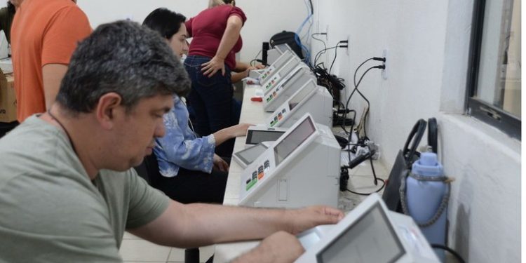 TRE-PB realiza preparação das urnas para o segundo turno