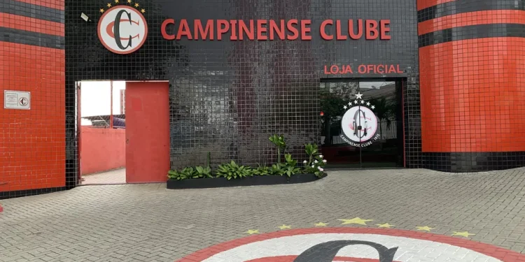 Polícia Civil executa mandados de busca e apreensão na sede do Campinense