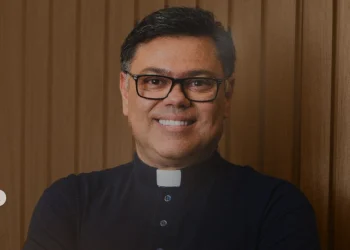 Arquidiocese decide que diácono Fabiano Moura está proibido de presidir sacramentos