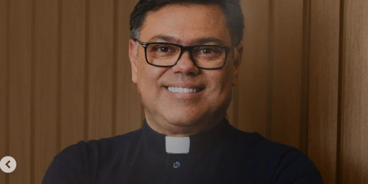 Arquidiocese decide que diácono Fabiano Moura está proibido de presidir sacramentos