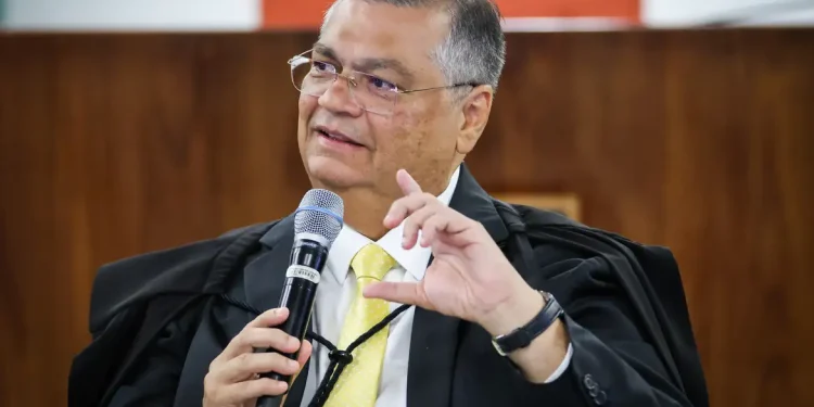 Dino mantém suspensão de emendas do orçamento secreto