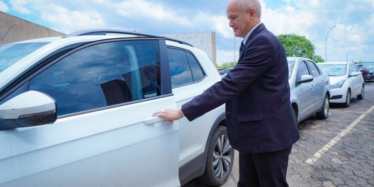 Credencial de estacionamento para idosos e pessoas com deficiência agora é digital