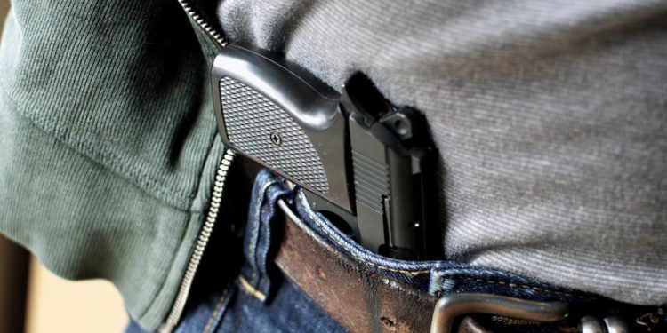 Projeto define como crime inafiançável porte de arma sob efeito de álcool