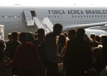 Terceiro voo da FAB traz mais 217 pessoas do Líbano