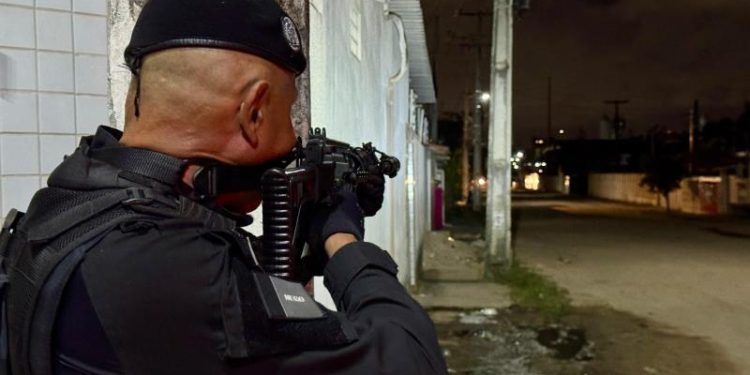 Final de semana tem 100 conduzidos para as delegacias e 14 armas apreendidas na Paraíba