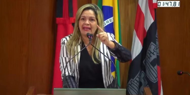 Raíssa Lacerda volta à CMJP após prisão e aponta colega como envolvido com facções