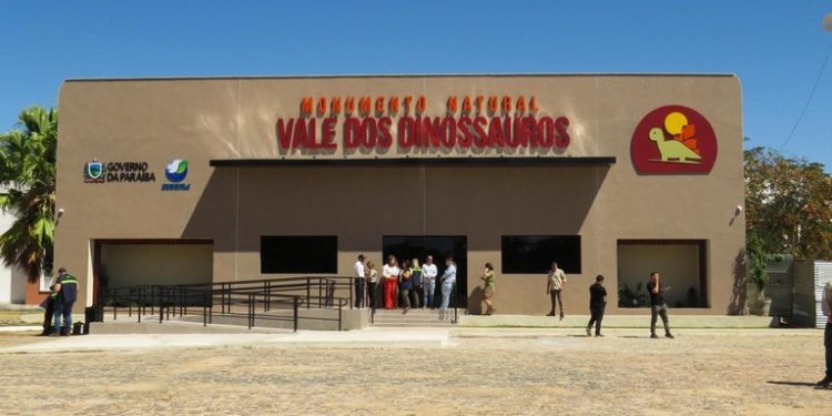 Vale dos Dinossauros fecha para visitação neste domingo (6) e reabre na próxima terça-feira (8)