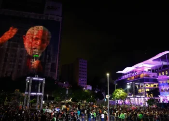 Lula promete zerar fome no país até fim do mandato