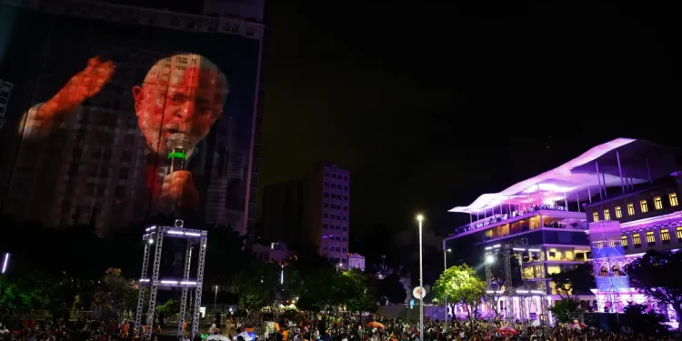 Lula promete zerar fome no país até fim do mandato
