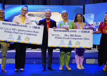 Prefeitura de Patos entrega I Prêmio Escola Competente e reconhece desempenho no SAEB 2023