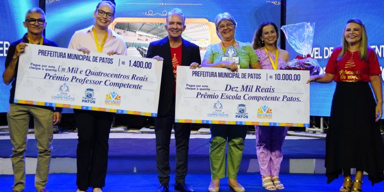 Prefeitura de Patos entrega I Prêmio Escola Competente e reconhece desempenho no SAEB 2023