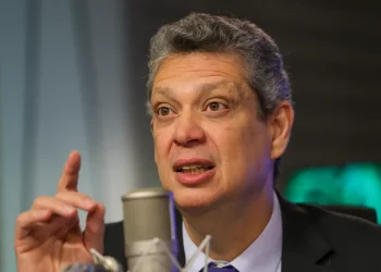 PEC 6×1 ainda não foi discutida no núcleo do governo, diz ministro