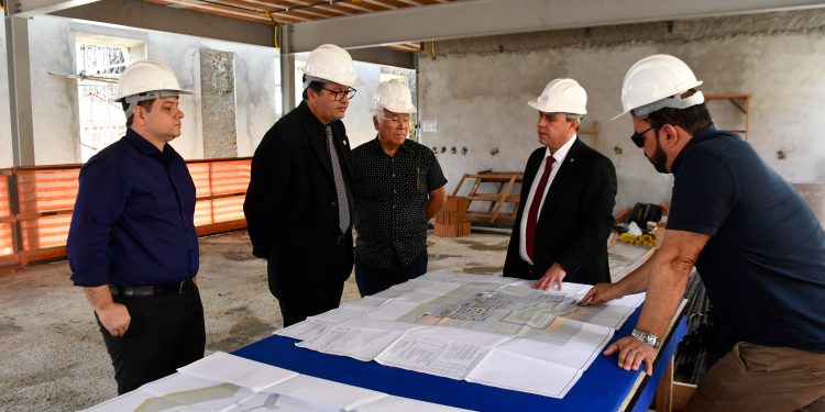 Conselheiro do TCE visita obras da nova sede da Câmara Municipal de João Pessoa