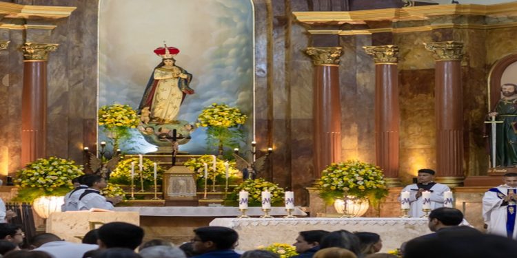 Em Pedras de Fogo – Festa da Padroeira do município reúne centenas de fiéis em sua abertura