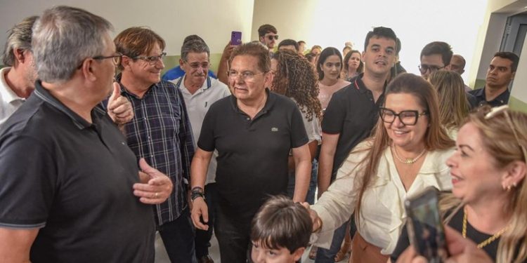 Governador em exercício Adriano Galdino visita obras de Hospital em Pocinhos