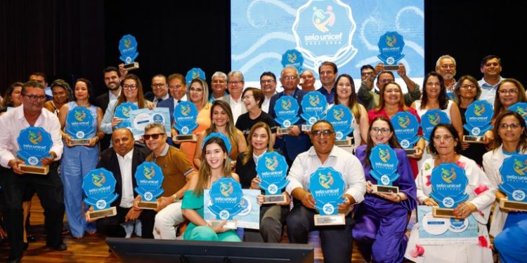 Em solenidade de entrega do Selo Unicef, João Azevêdo destaca parcerias com os municípios para realização de obras e políticas públicas