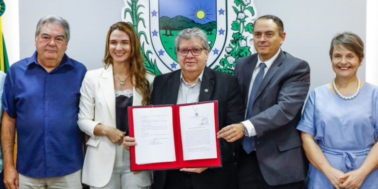 João Azevêdo autoriza lançamento de edital do Detran-PB de apoio aos clubes de futebol masculino e feminino da Paraíba
