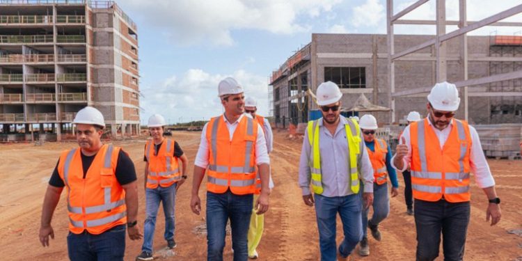 Lucas Ribeiro visita obras na região metropolitana de João Pessoa e destaca ritmo acelerado dos serviços