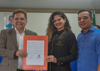 Governador em exercício assina contratos de mais de R$ 500 mil do Empreender Paraíba em Alagoa Grande