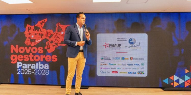 Governador em exercício destaca importância de parcerias entre Estado e gestões municipais em evento realizado pela Famup
