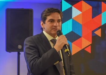 Murilo Galdino destaca compromisso da bancada federal com prefeitos eleitos, durante evento da Famup