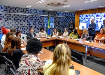 Hugo Motta reafirma compromisso com Bancada Feminina no Parlamento