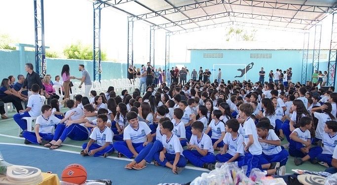 Prefeitura de Patos entrega nova quadra esportiva escolar e investimentos para a educação