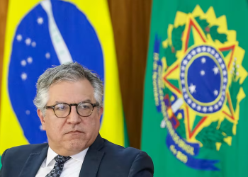 Corte de gastos será poda responsável em árvore que está crescendo, afirma Padilha