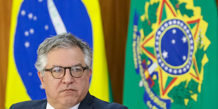 Corte de gastos será poda responsável em árvore que está crescendo, afirma Padilha