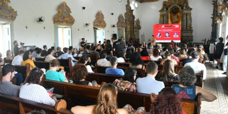 Segundo dia do FliParaíba movimenta Centro Cultural São Francisco com escritores renomados, lançamentos de livros e vernissage