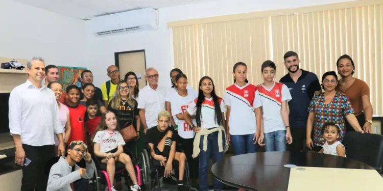 Cícero recebe atletas que vão disputar Paralimpíadas Escolares e projeta construção de uma Vila Olímpica em parceria com o Governo do Estado