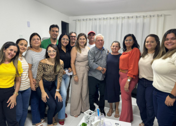 Prefeito de Cajazeiras e prefeita eleita do município, Corrinha Delfino, visitam Casa de Apoio de Cajazeiras em João Pessoa