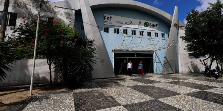 Sistema de cadastro do Sine tem 226 vagas de emprego, em Campina Grande, nesta primeira semana de novembro