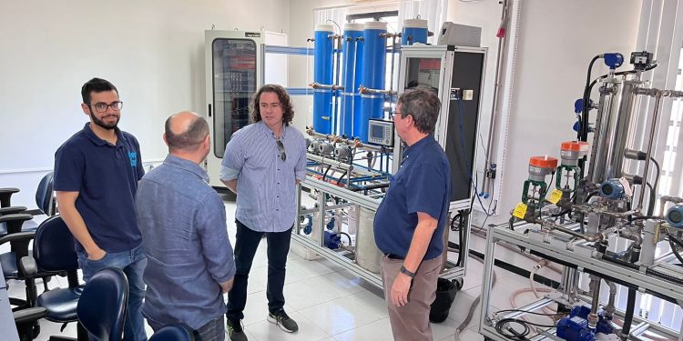 Veneziano confirma investimento de R$ 3,2 milhões para laboratório de Engenharia Elétrica da UFCG