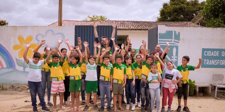 Mais de 30 estudantes de escola municipal de Campina Grande conquistam medalhas na Olimpíada de Língua Portuguesa