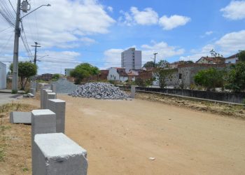 Prefeitura de Campina Grande acelera obras de pavimentação no bairro Santa Rosa