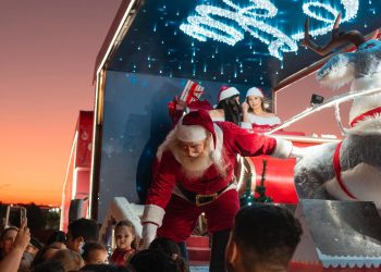 Magia do Natal: Caravana da Coca-Cola reúne multidão pelas ruas de Campina Grande